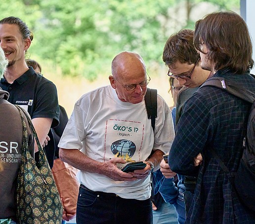 Students, alumni and employees at the get-together