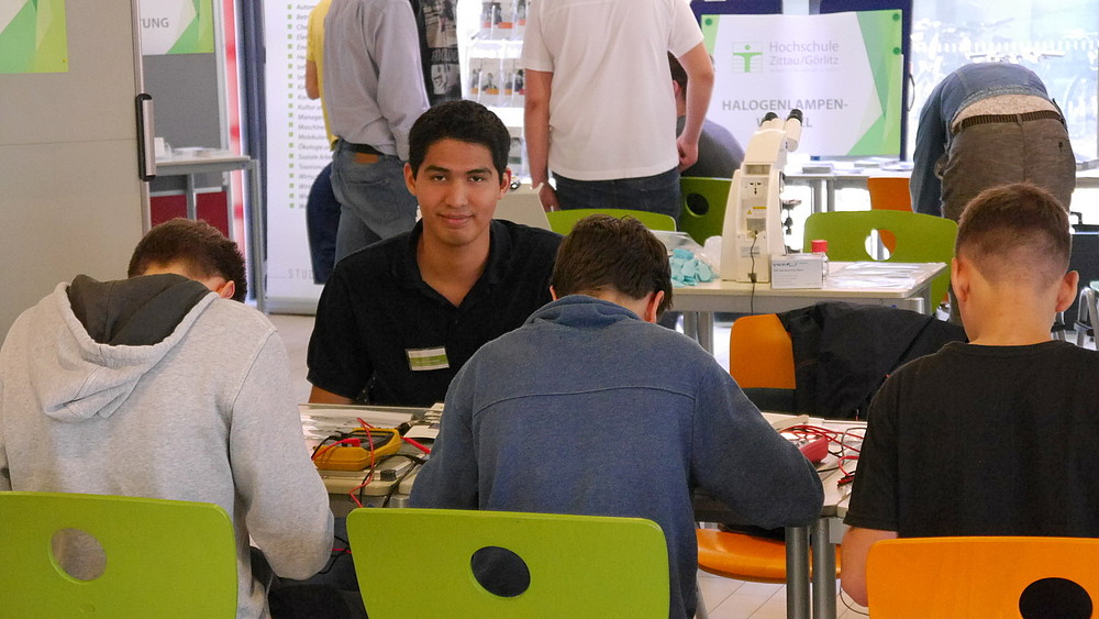 Students programmed a smartphone app to control a lighting system during the MINT trail
