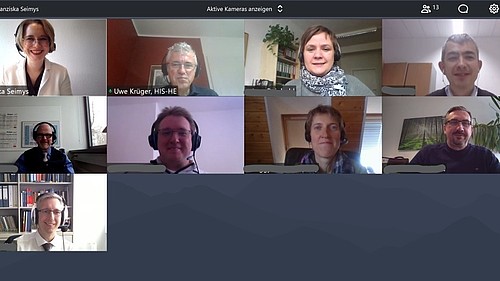 Screenshot einer Videokonferenz mit neun Teilnehmenden