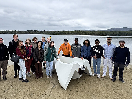 Participants and attendees of the International Summer School with the printed trimaran at Olbersdorfer See.
