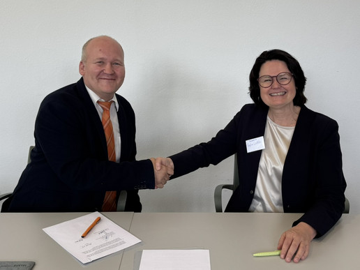 Chancellor Christoph Duscha (Zittau/Görlitz University of Applied Sciences) and Vice President Prof. Dr. Brigitte Latzko (Leipzig University) at the signing of the administrative agreement.