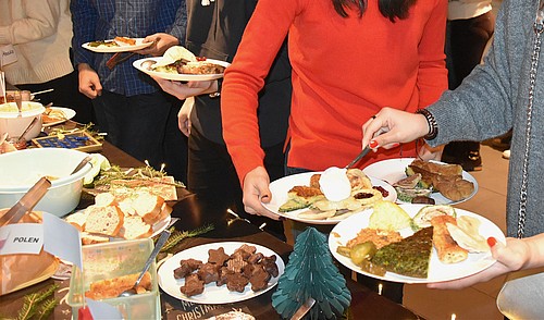 Auch für Vegetarier, Veganer und Menschen die sich Halal ernähren, gab es reichlich Auswahl beim Buffet.
