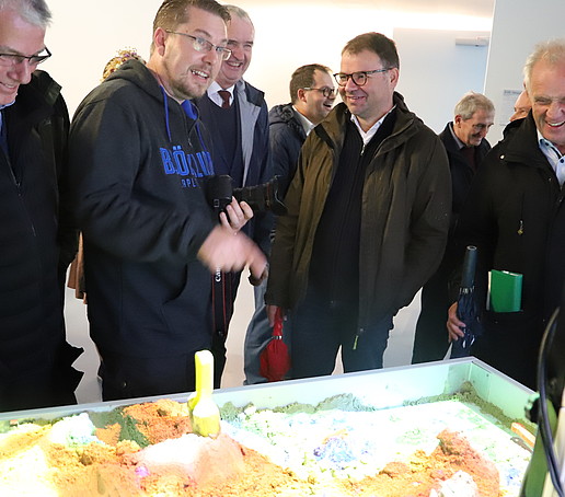 Group visits campus