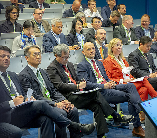 International guests in the front row of the auditorium, including representatives from politics, science and diplomacy.