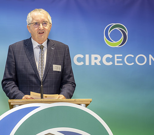 Thomas Schmidt, Saxon State Minister for Regional Development, at the lectern