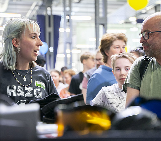 An HSZG employee in conversation with a guest.