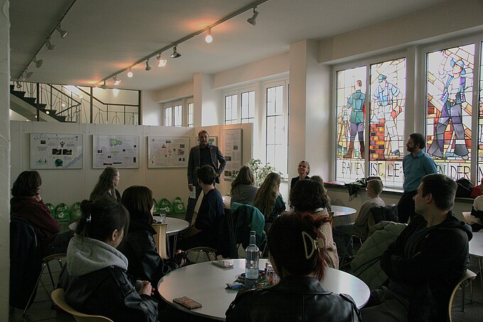 Prof. Kroschel speaks to the students.