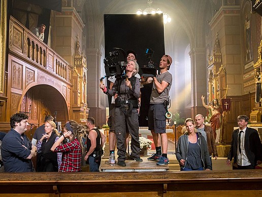 Filmset in einer Kirche