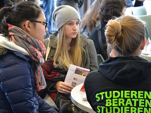 Five new SbS teams start their voluntary work and a varied workshop program