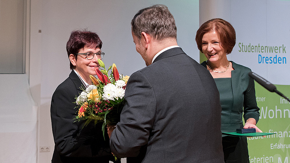 Übergabe DSW Verdienstmedaille (v. l. Karin Hollstein, Martin Richer, Monika Niehues)