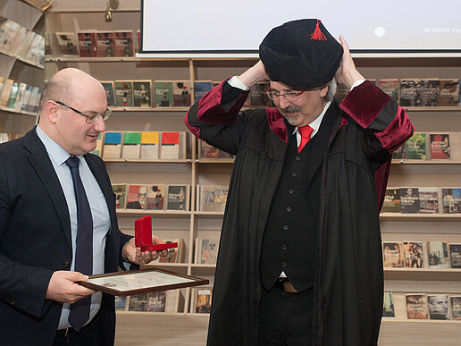 Rector Giga Zedania, Ilia State University of Tbilisi, presents Prof. Matthias Theodor Vogt with the gown, the certificate and the medal for Doctor iuris honoris causa
