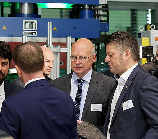 Gäste im Gespräch im Technikum.