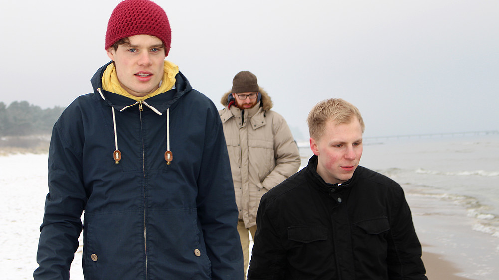 Studenten am Strand, während ihrer Workshop Woche auf der Insel Usedom