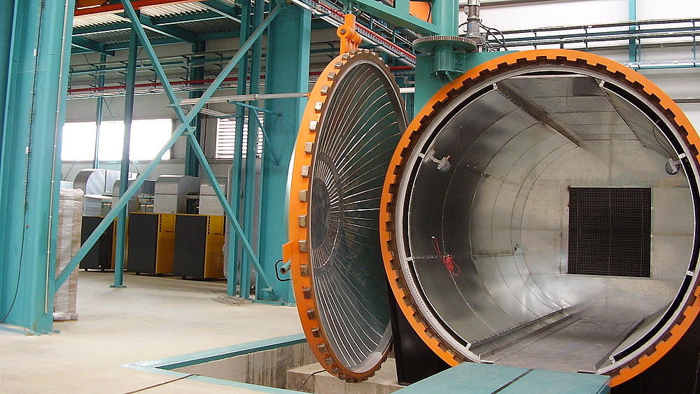 Autoclaves are containers in which high pressure and high temperatures prevail
