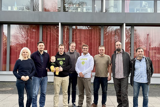 Group photo with South African guest students and IPM staff in front of the IPM building