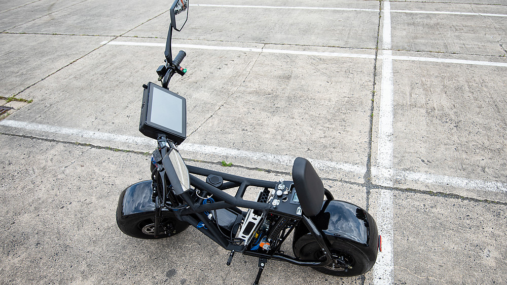 Standing hydrogen scooter