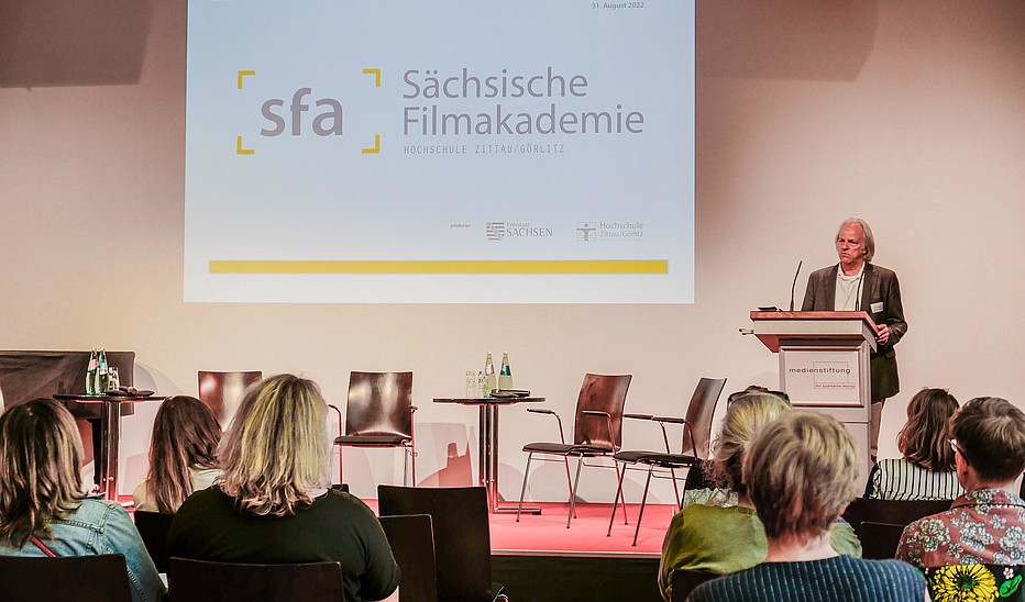 Foto: Anke Kunze Bernd Hölsken informiert über die Arbeit der Sächsischen Filmakademie