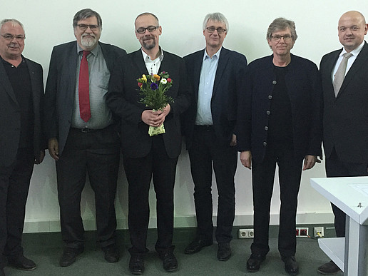 Jörg Heidig und die Redaktionskommission (v.r.n.l.): Prof. Dr. Herbert Bock (HSZG), Prof. Dr. Albert Löhr (IHI Zittau), Jörg Heidig, Prof. Dr. Thorsten Claus (IHI), Prof. Dr. Frank Schirmer (TU Dresden), Prof. Dr. Matthias Schmidt (HSZG)