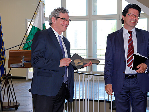 It fits! Rector Prof. Friedrich Albrecht now officially holds the key to House Z I in his hands