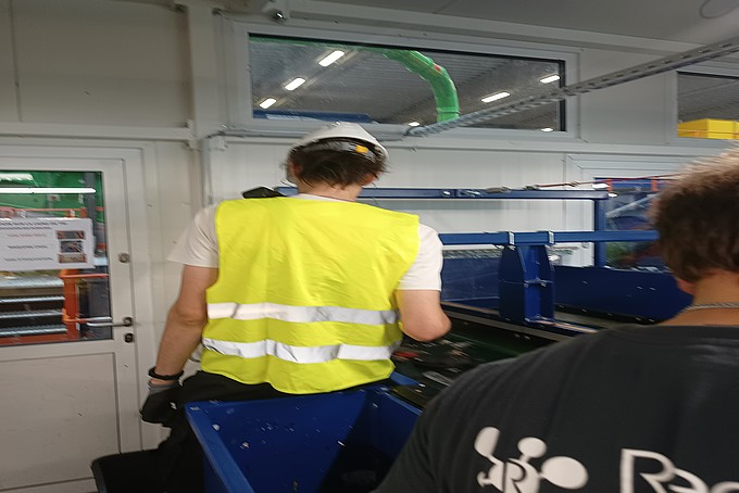 Removal at the product conveyor