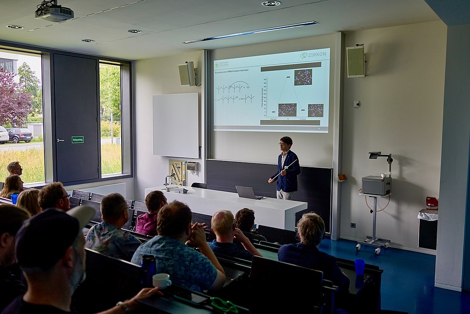 Lecture on chemistry in the lecture hall