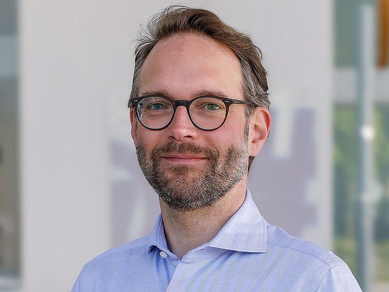 Jörg Kretzschmar lächelt in die Kamera.
