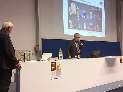 Professors Ender and Delakowitz (from left to right) during their lecture.