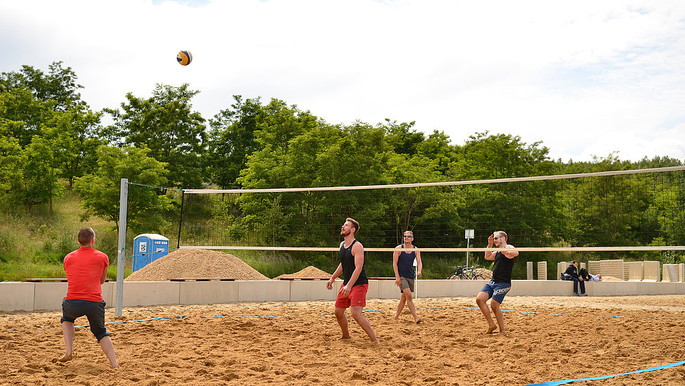 The "Sport am See" event is organized by HSZG University Sports and takes place at Lake Berzdorf