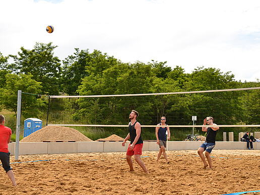 The "Sport am See" event is organized by HSZG University Sports and takes place at Lake Berzdorf
