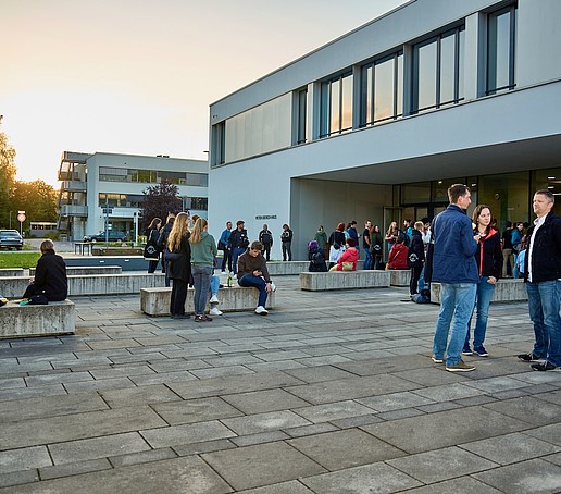Students, alumni and employees at the get-together