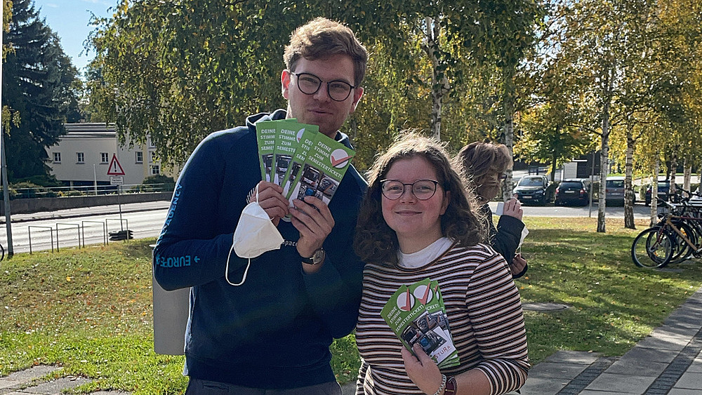 Timon Conrad und Nicola Bell vom StuRa