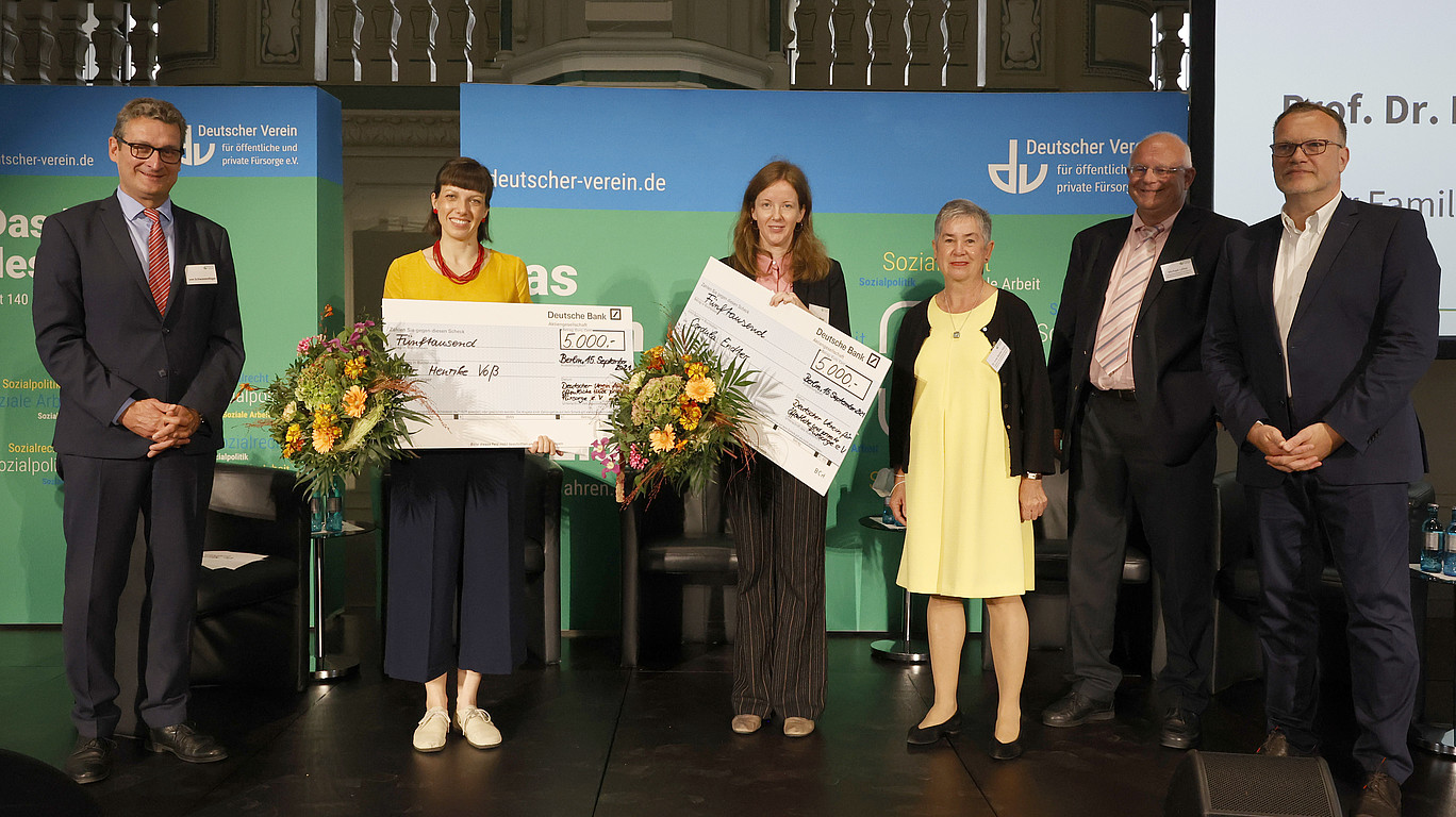Group photo with the award winners