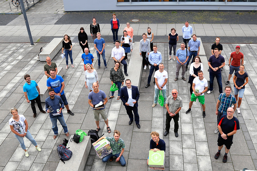 Alle Teilnehmer HSZG und Stadt Zittau vor Haus 4