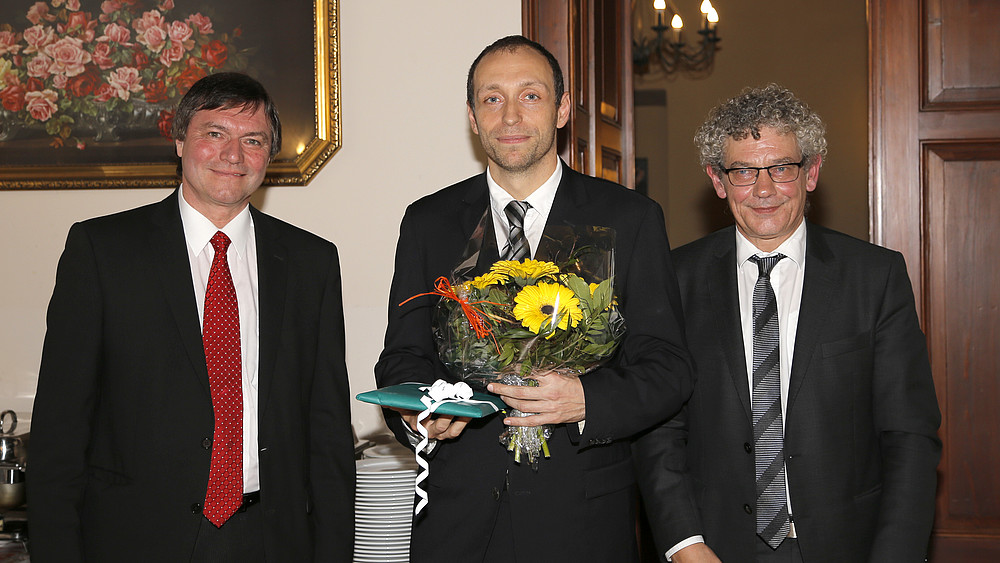 von links: Prof. Dr.-Ing. habil. Hans-Joachim Kretzschmar; Dr.-Ing. Matthias Kunick; Rektor Prof. Dr. phil. Friedrich Albrecht
