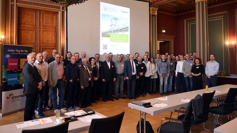 Group photo with participants in the citizens' hall of Zittau town hall.