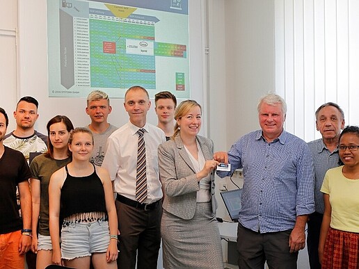 Ceremonial handover of the "Dashboard" from Dr. Luhn and Mr. Friedrich (Systema) to Prof. Keil and Prof. Wendt (HSZG)