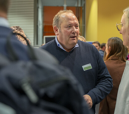 Two guests are talking.