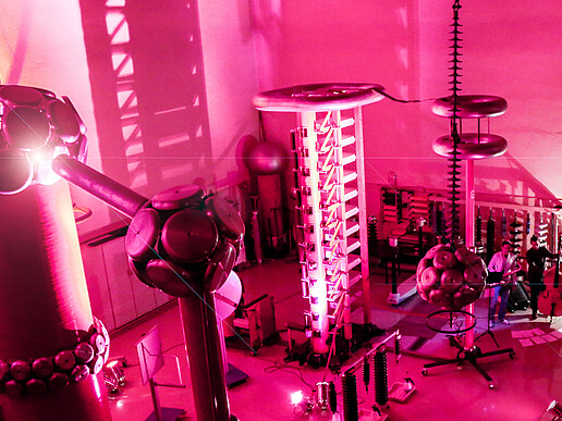 An explosive mix - on Saturday, 29.10.2016, jazz meets technology in the HSZG's high-voltage hall