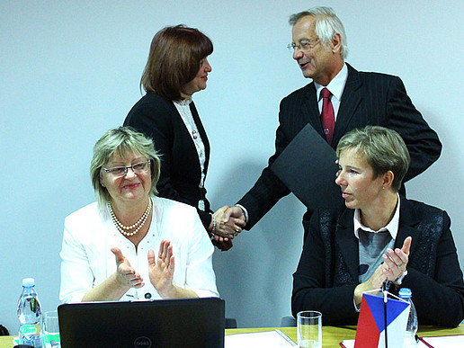 Handover of the presidency of the ACC by the Vice-Rector of TU Liberec, Prof. Jiří Kraft, to the Dean of the branch office of UE in Jelenia Gora, Prof. Dr. hab. Elżbieta Sobczak