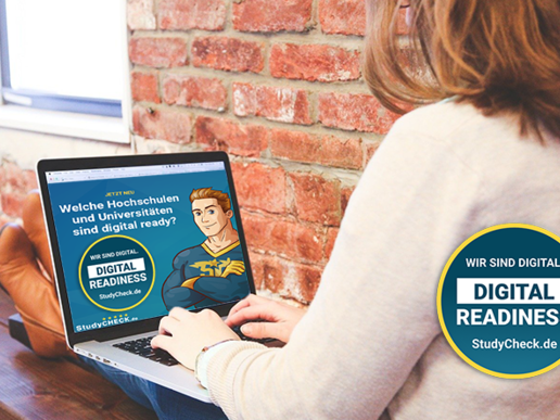 Digitally on the move: Young woman has opened the StudyCheck digital readiness ranking page on her laptop.