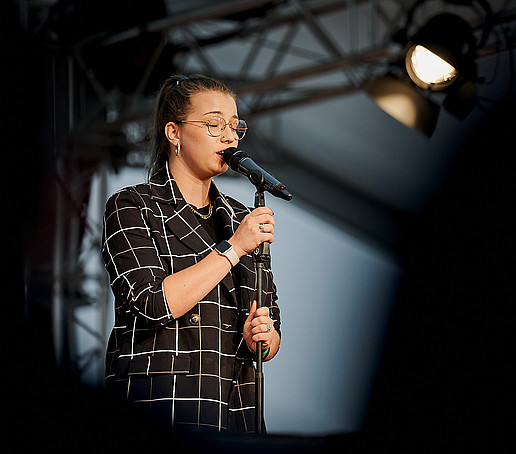 Adriana Bessogonov, front woman of Manu Destra, performing a solo number