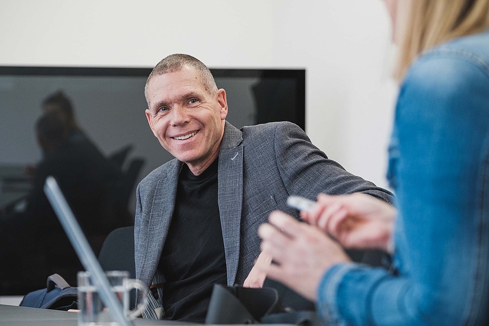 Project manager Michael Menschner smiles at Kristin Groß.