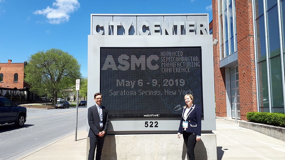 Fabian Lindner and Sophia Keil at the ASMC in Saratoga Springs, USA to present their research results.
