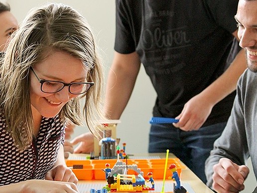 Students explain methods of production optimization to each other in a clear way