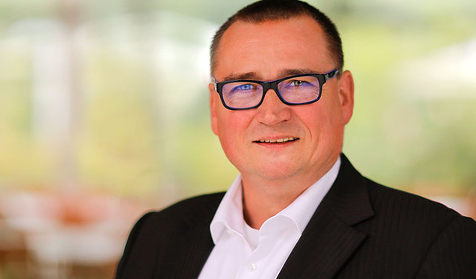 Foto: HSZG Prof. Dr. Martin Knoll schaut in die Kamera.