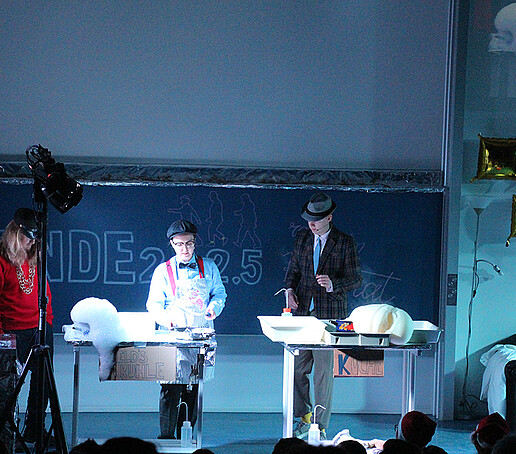 The Olsen Gang experiment on stage.