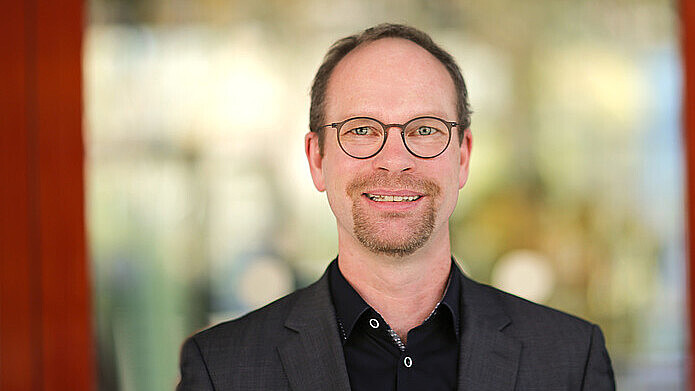 Prof. Dr. Andreas Hoff smiles into the camera.