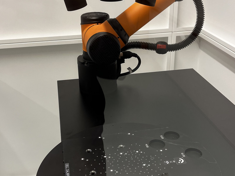ScanCobot with robot turntable module for flexible measuring tasks