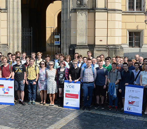 Ein Gruppenbild von Neisse-Elektro-Teilnehmenden