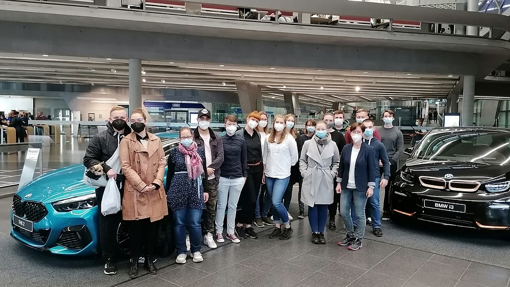 Gruppenbild im BMW Werk